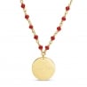 Packshot Collier avec pierres rouges et médaille martelée personnalisée 15 mm Plaqué Or