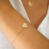 Porté du bracelet personnalisé médaillon Plaqué Or en forme de cœur