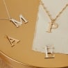 Collier charm grande initiale, plaqué or