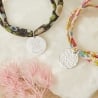 Bracelet original pour enfant avec médaille argent personnalisable avec une illustration de chien, chat, licorne ou éléphant.