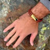 Bracelet homme personnalisé en cuir tressé double tour marron, boucle rosée