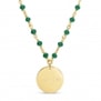 Packshot du Collier avec pierres vertes et médaille martelée personnalisée 15 mm Plaqué Or