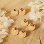 Boucles d'oreilles fuchsia médailles martelées 15 mm