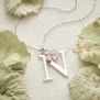 Collier charm lettre 18 mm Argent et son pendentif trèfle rose