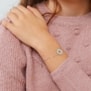 Photo porté du bracelet personnalisé pour enfant en argent