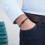Bracelet personnalisé perles bleues avec médaillon noir