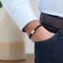 Bracelet personnalisé perles noires avec médaillon argenté