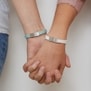 Bracelet enfant personnalisé en cuir plat blanc, double tour avec boucle argentée