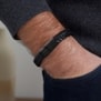 Bracelet homme personnalisé en cuir noir tressé
