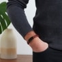 Bracelet homme personnalisé en cuir tressé marron et boucle noire