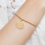 Bracelet élastique perles Plaqué Or et médaille 20 mm gravée
