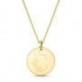 Packshot collier plaqué or avec médaille personnalisée lettre florale