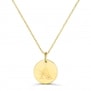 Packshot collier personnalisé enfant avec lettre florale et médaille en plaqué or