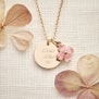 Collier personnalisé médaille 15 mm Plaqué Or et son pendentif trèfle rose
