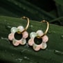 Boucles d’oreilles fleur effet marbré rose et vert, acier inoxydable