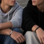 Bracelet enfant personnalisé en cuir tressé noir avec boucle argentée
