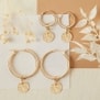 Boucles d'oreilles médailles martelées initiales en Plaqué Or