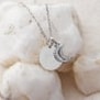 Collier médaille gravée et charm lune à strass, argent