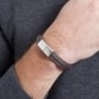 Bracelet homme gravé en cuir marron, boucle argentée