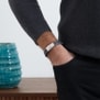Bracelet homme personnalisé en cuir gris tressé, double tour avec boucle argentée