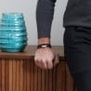 Bracelet homme personnalisé en cuir tressé noir, double tour avec boucle argentée
