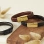 Bracelet homme personnalisé en cuir tressé marron, boucle dorée