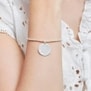 Bracelet élastique perles Argent et grande médaille 20 mm gravée