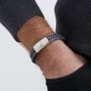 Bracelet homme personnalisé en cuir gris tressé, double tour avec boucle argentée