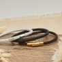 Bracelet homme personnalisé en cuir tressé blanc arrondi et boucle noire