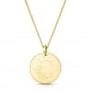 Packshot collier plaqué or avec médaille personnalisée lettre florale