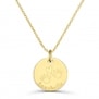 Médaille de naissance avec des mains de bébé gravées personnalisées.
