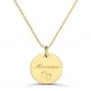Collier personnalisé médaille de naissance avec petits pieds.