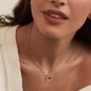 Collier charm initiale avec pierre, acier inoxydable